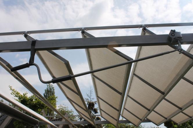 Garten im Quadrat | Große Design-Garten-Pergola mit Lamellendach und 2