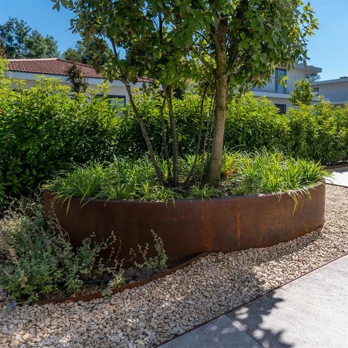 hochbeet.-corten-oval-ambiente