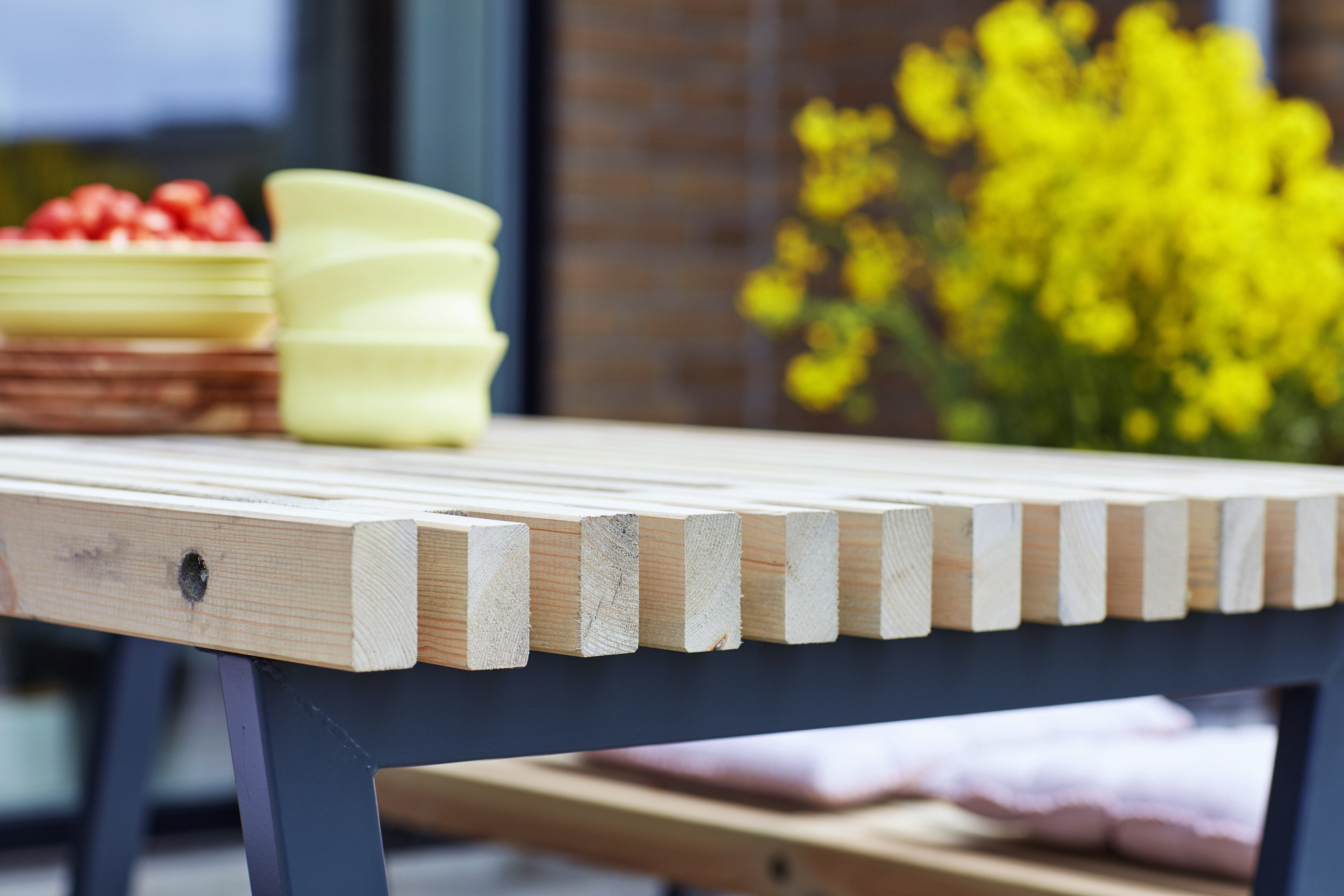 LOFT Gartentisch aus Holz – 138 cm breit
