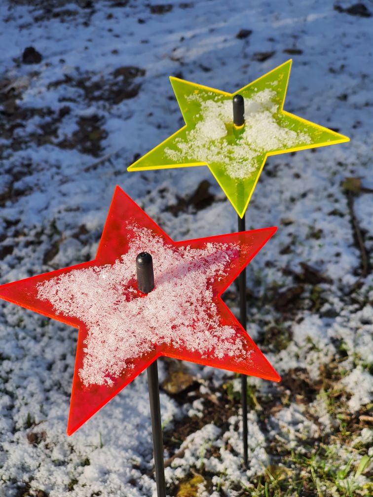 sonnenfnger-stern-rot-gelb-mit-stab-fluoreszierend-plexiglas-winter-outdoor-leuchtender-stern sonnenfnger-stern-rot-gelb-mit-stab-fluoreszierend-plexiglas-winter-outdoor-leuchtender-stern