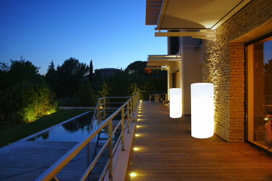 gartenleuchte-alty-outdoor-lampe-sulenform-zylinder-led-rund-hocker-beleuchtet-farbwechsel-modern2