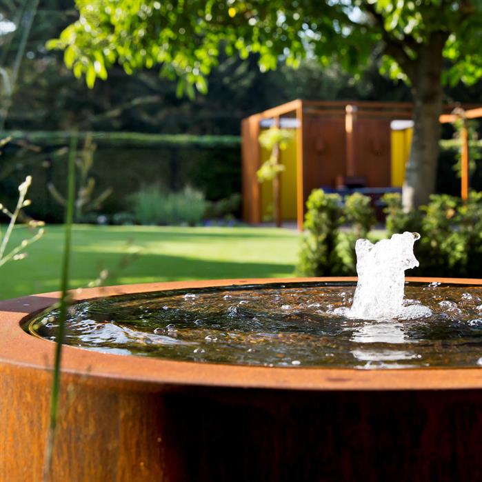 wassertisch-springbrunnen-modern-corten-runddetail(4)