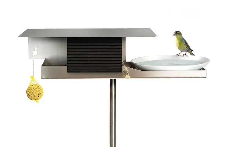 Edelstahl-Vogelhaus mit Vogeltränke auf Ständer