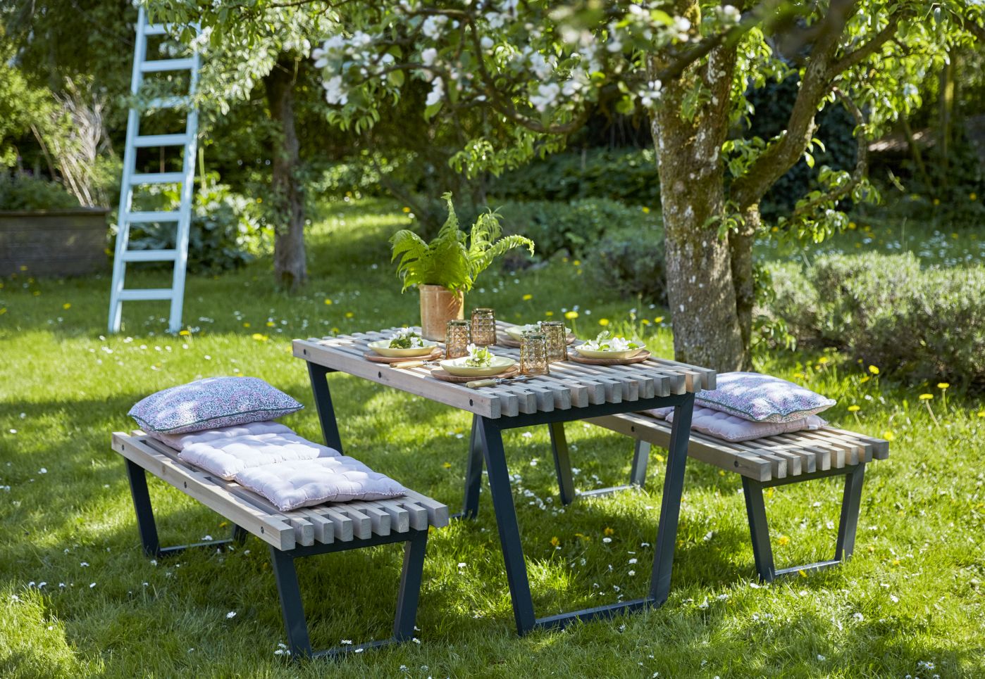 sitzgarnitursesselbnketischholzmetallskandi-chicholzstuhlmodernterrassebalkonsommer sitzgarnitursesselbnketischholzmetallskandi-chicholzstuhlmodernterrassebalkonsommer