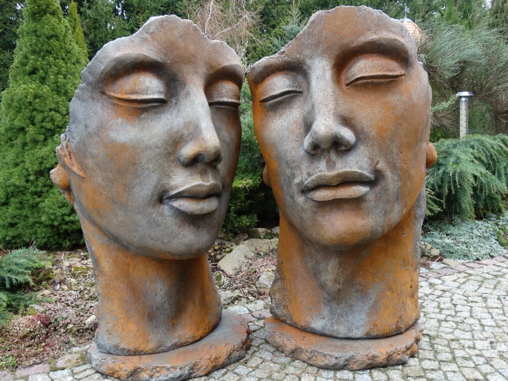 beton-bste-gesicht-fraumann-rosteffekt-garten-skulptur-portrait-outdoor-2