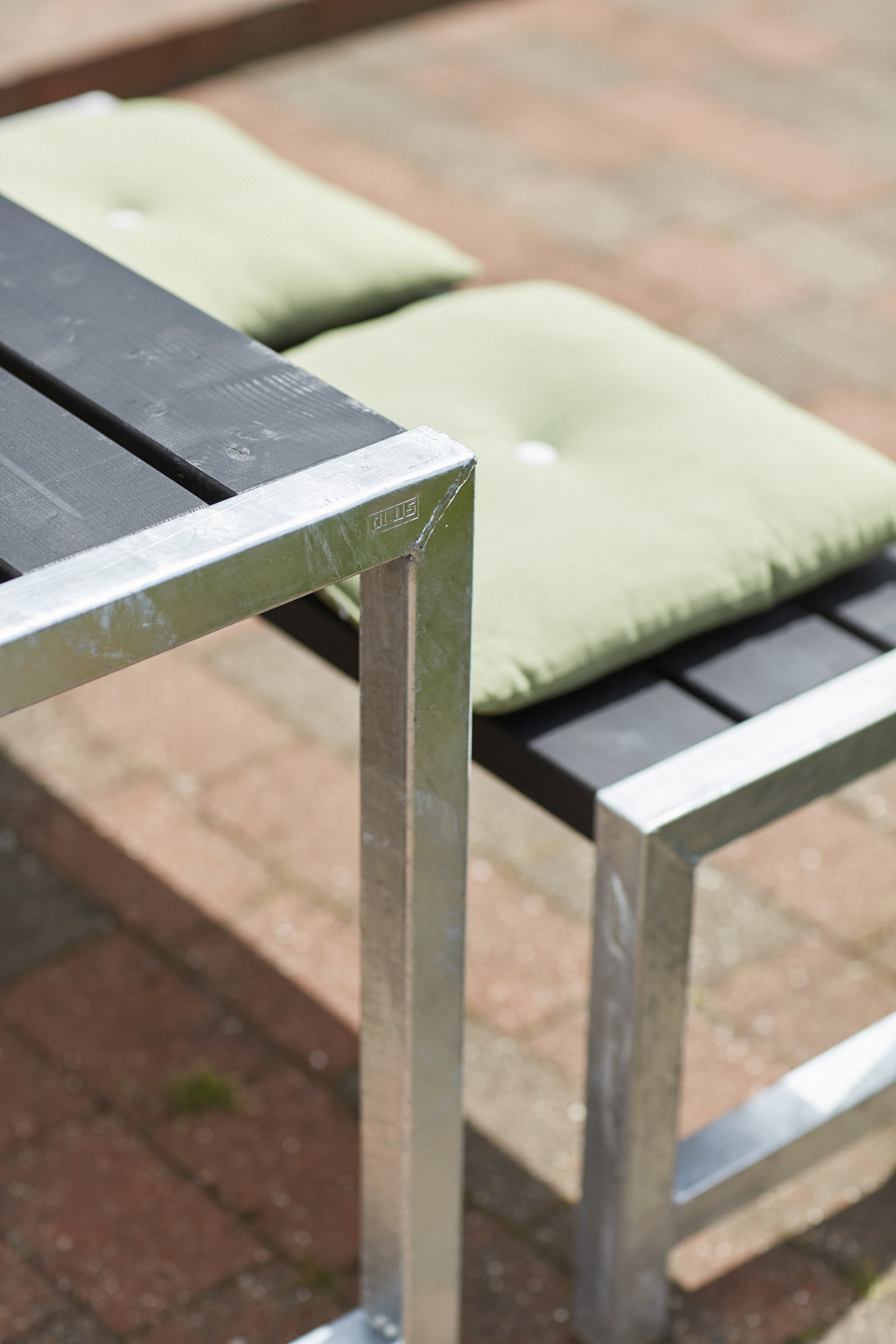 Balkon Sitzgarnitur 127 cm, Massivholz Schwarz, mit 1 Rückenlehne