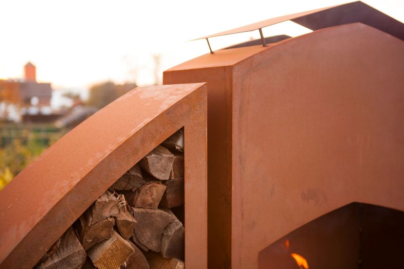 gartengrill-outdoor-ofen-terrassenkamin-holzlege-kaminholzregal-meridian-corten-rostig-metall-detail2 gartengrill-outdoor-ofen-terrassenkamin-holzlege-kaminholzregal-meridian-corten-rostig-metall-detail2