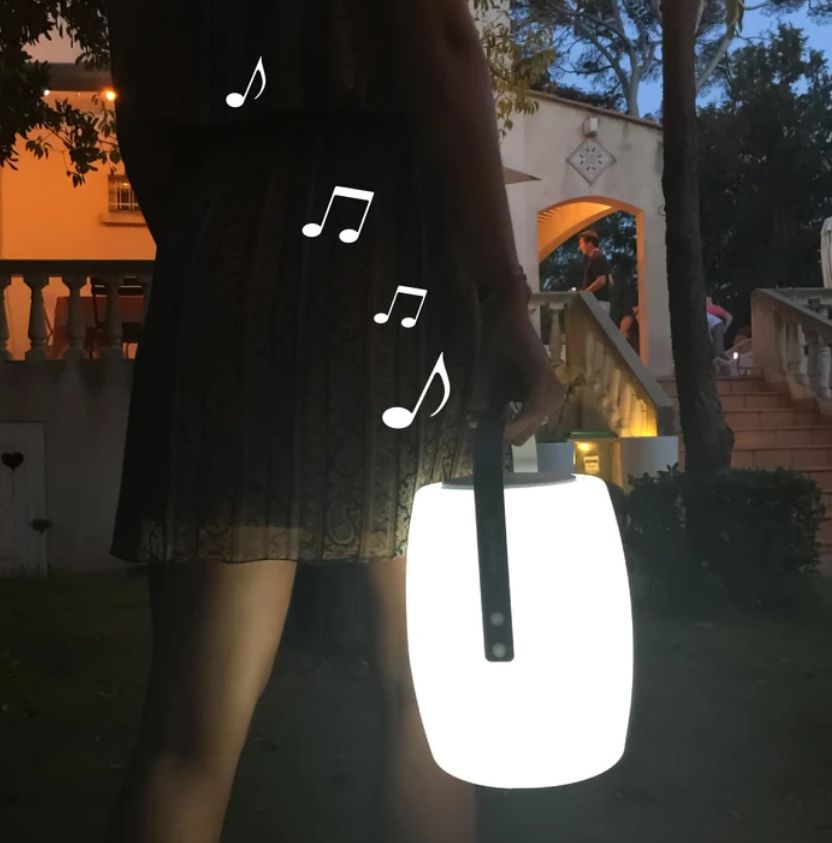 outdoor-lautsprecher-und-led-leuchte-lucy-play-ambiente outdoor-lautsprecher-und-led-leuchte-lucy-play-ambiente