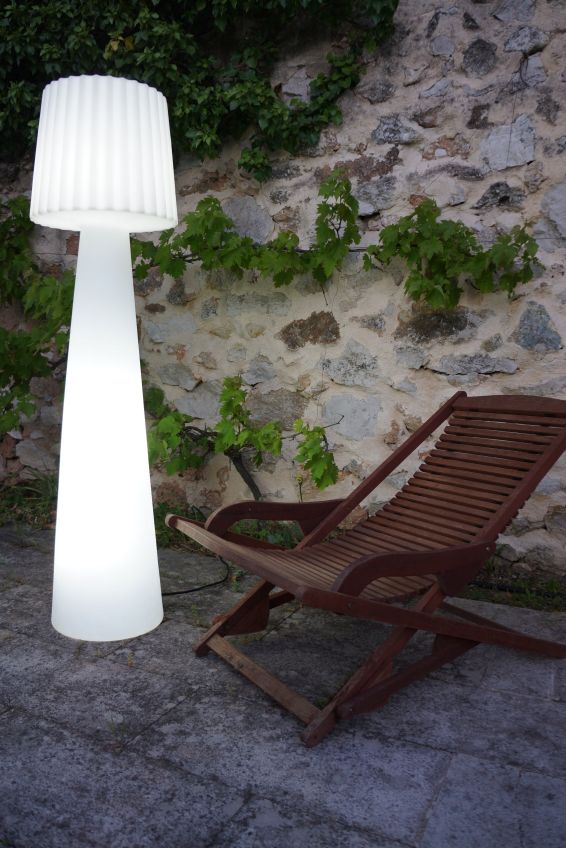 gartenlampe-lady-gartenleuchte-outdoor-auen-stehlampe-garten-balkon-terrasse-wei-standeuchte2 gartenlampe-lady-gartenleuchte-outdoor-auen-stehlampe-garten-balkon-terrasse-wei-standeuchte2